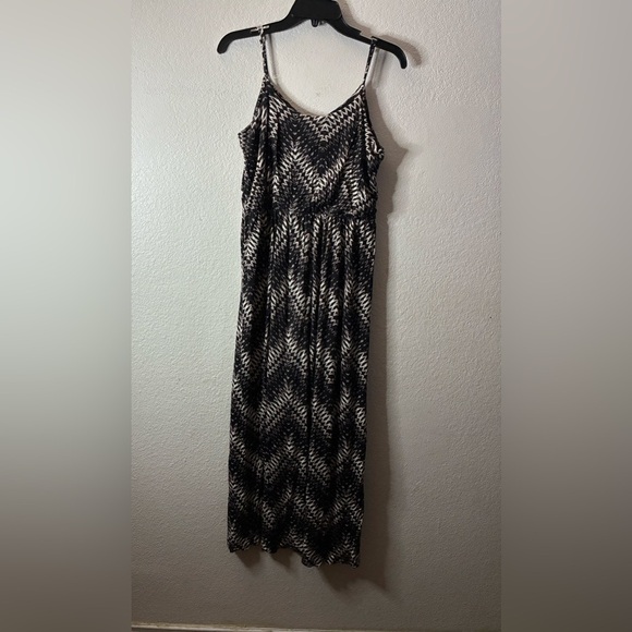 💥Lush Chevron Patterned Black and Tan Maxi Dress L - Picture 6 of 14
